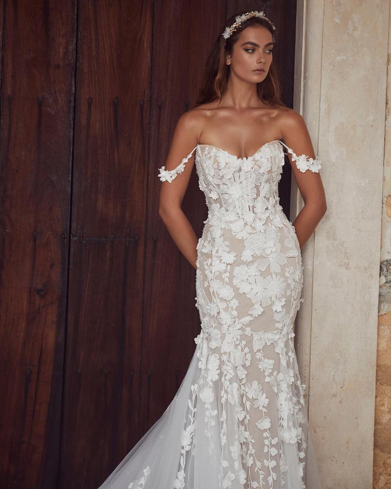 123102 fitted sexy wedding dress with floral lace3